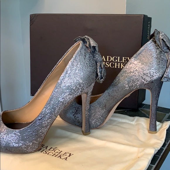 Badgley Mischka Macee Silver Shimmer Peep Toe *2x #hostpick - Picture 3 of 9